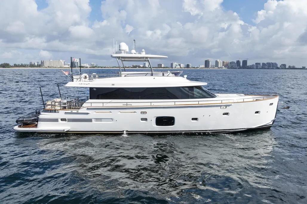 Yacht Photo 3